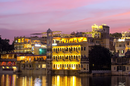 Hotel Sarovar on Pichola - A Boutique Lake Facing Hotel On Lake Pichola
